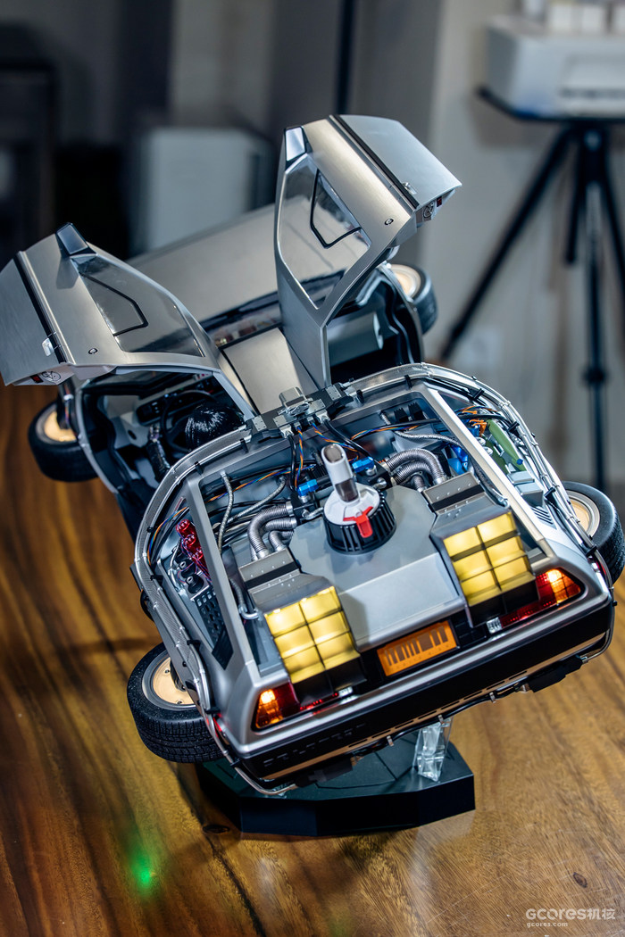 最经典的时光机归来,超大的1:6载具!HotToys《回到未来2》德罗宁时光车 最经典的时光机归来,超大的1:6载具!HotToys《回到未来2》德罗宁时光车