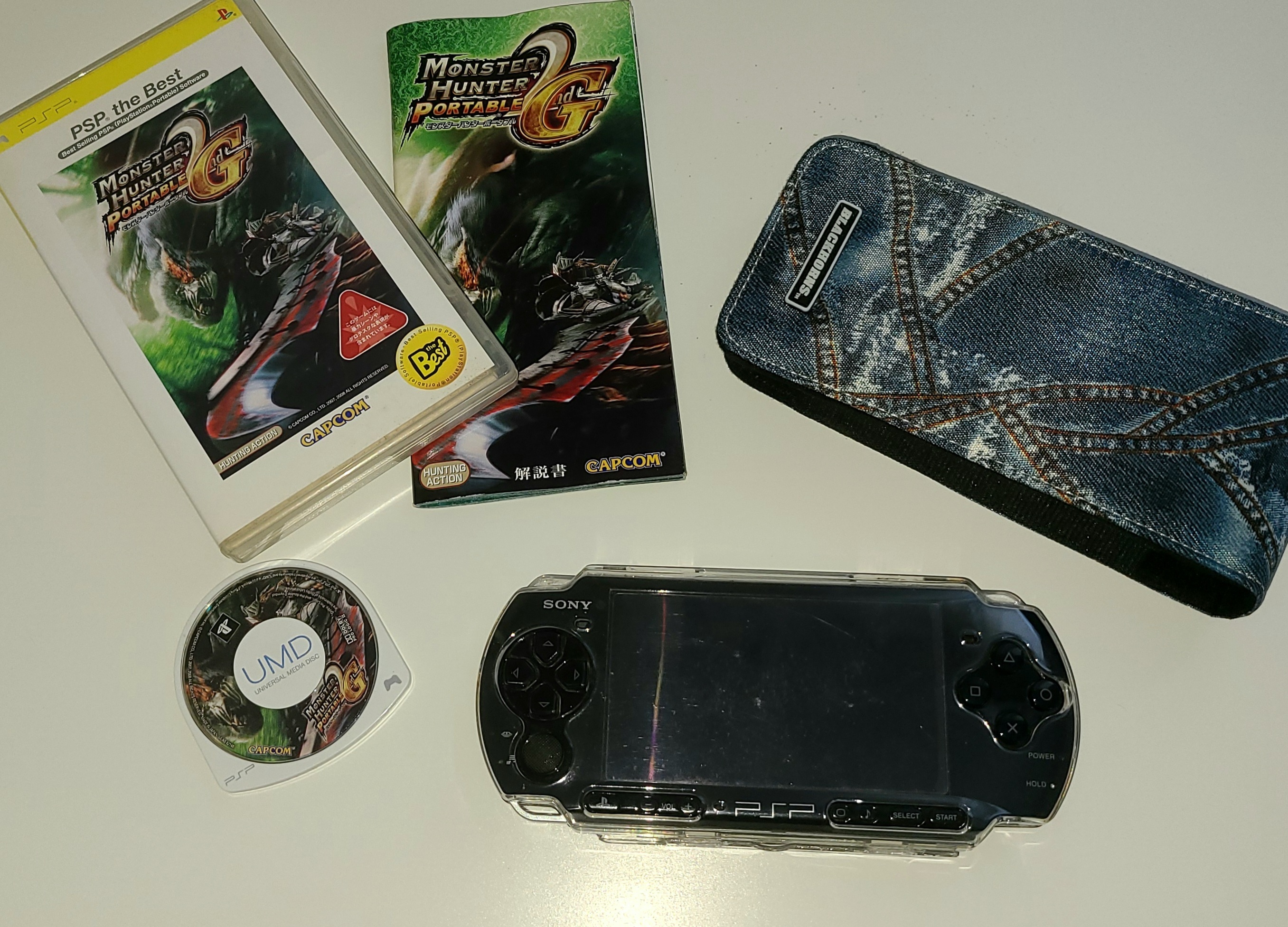 PSP3000；《怪物猎人2G》