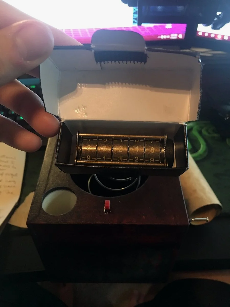 打开后是一个有密码锁的U盘