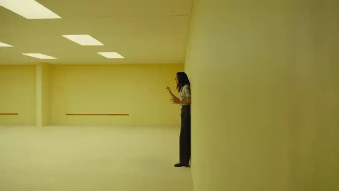 A24恐怖科幻惊悚片《后室》确认引进内地，上映日期待定