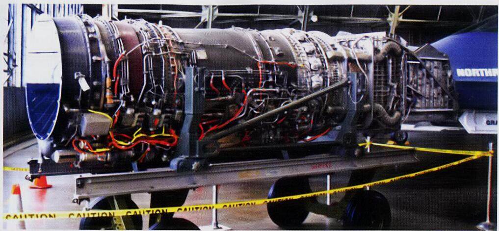 相比之下，YF120虽然使用了先进的可变循环设计，因此超音速下可以提供更高推力与更高的燃油效率。不过其在YF-22和YF-23上都各发生了两次发动机停车事故。不过无论是YF-22上还是YF-23上都是因为周边子系统故障引发的，发动机本体没有问题。
