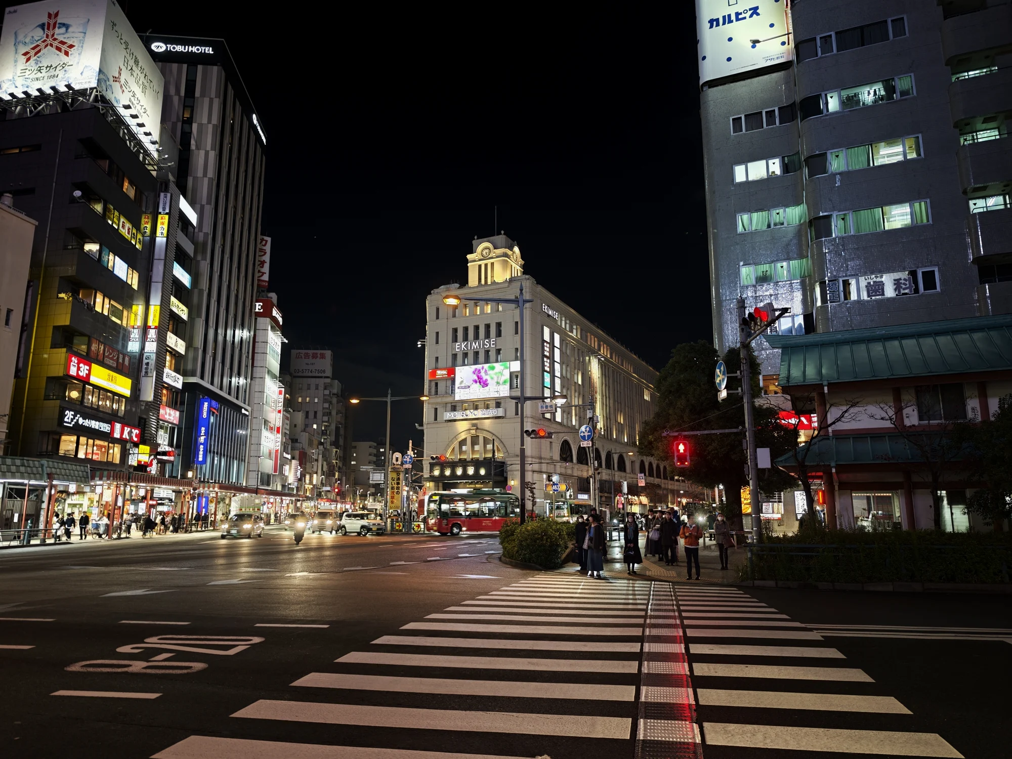 桥草桥附近的夜景