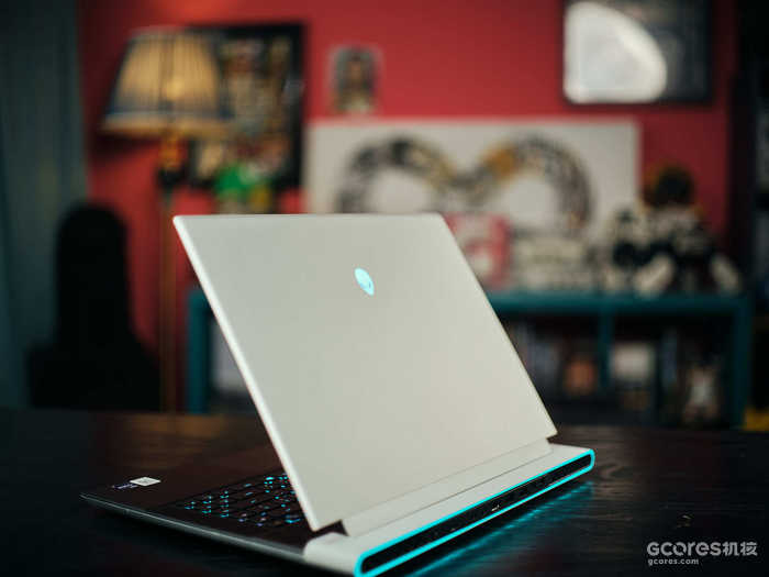 赛博老白首支单曲发布!外星人X16上手体验 赛博老白首支单曲发布!外星人X16上手体验