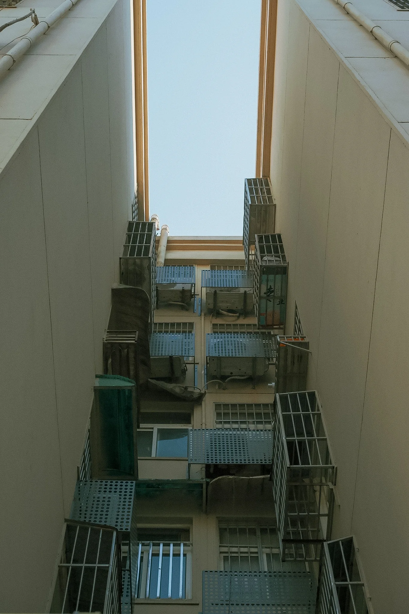 常阴的厨房阳台，午后不再飘出饭香