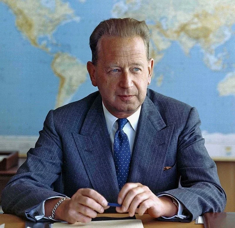 联合国秘书长哈马舍尔德 1961年死于前往调解刚果危机的航班空难 电影中暗示其座机被F-4鬼怪击落