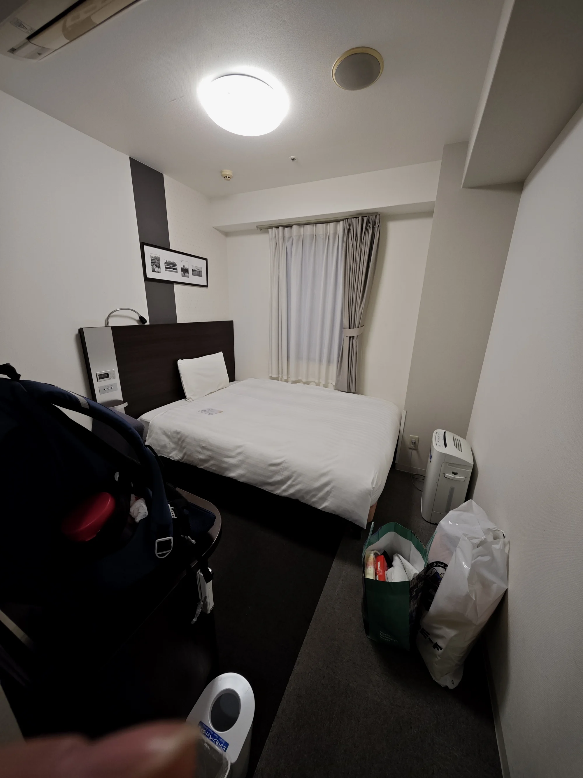 酒店房间局促的空间1