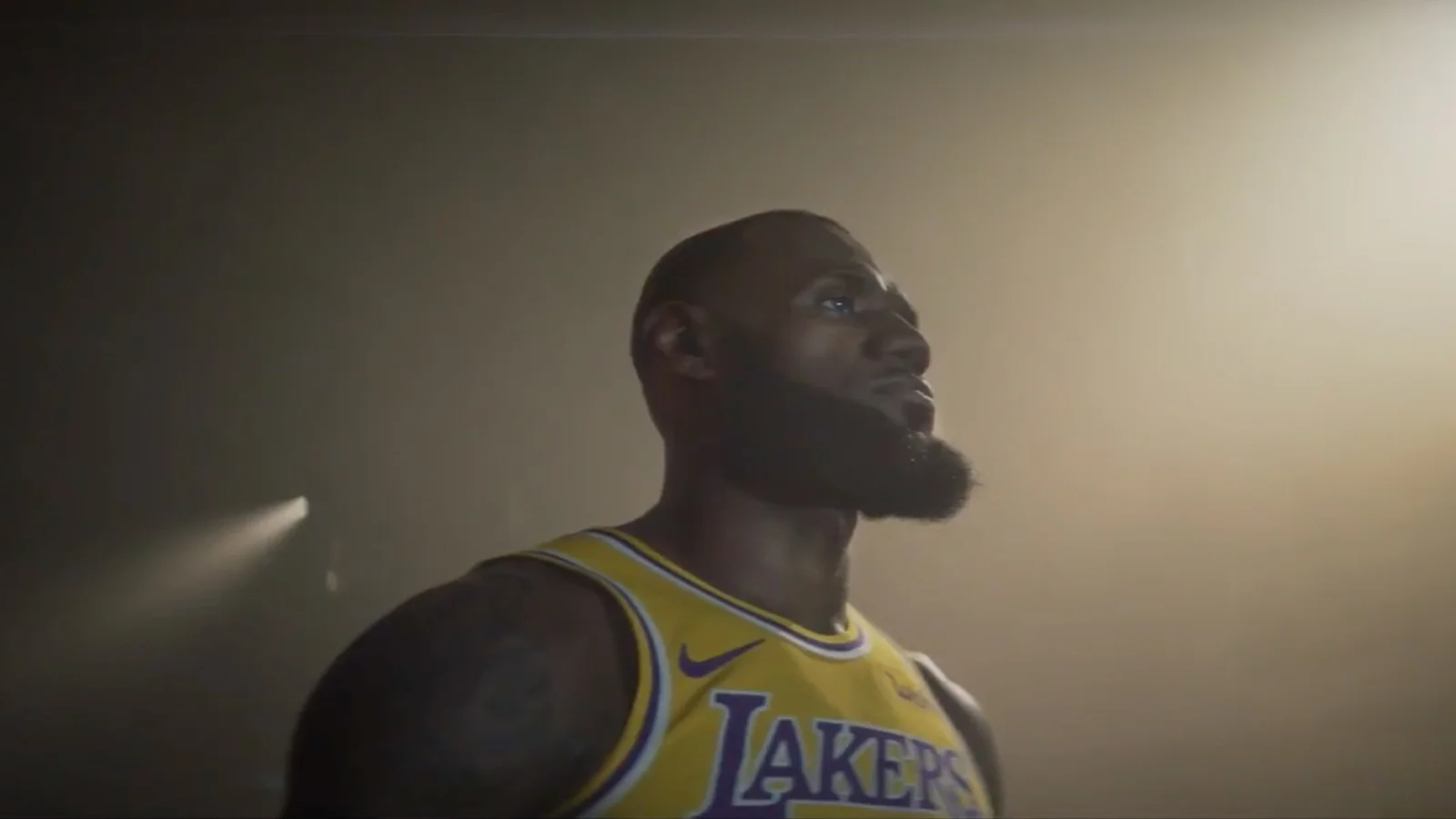 《NBA 2K19》20周年版新预告放出，勒布朗·詹姆斯领衔主演