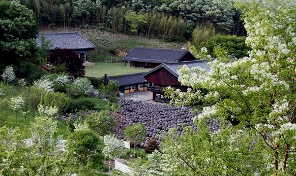 韩国庆尚南道的梁山通度寺 ，就是龙血岩的所在地
