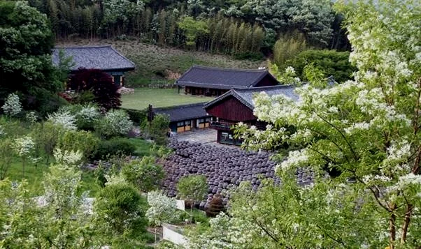 韩国庆尚南道的梁山通度寺 ，就是龙血岩的所在地