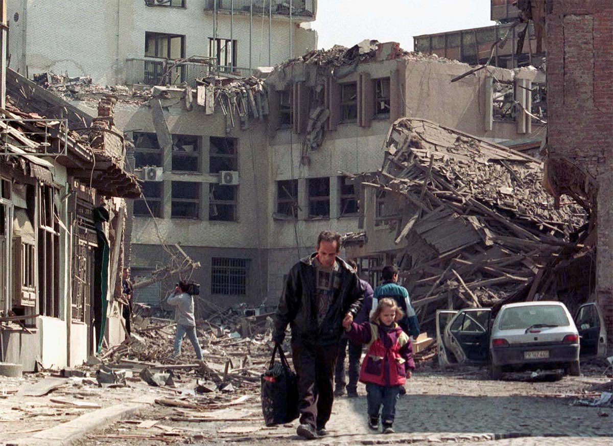 科索沃戰爭期間的轟炸與流離失所的難民