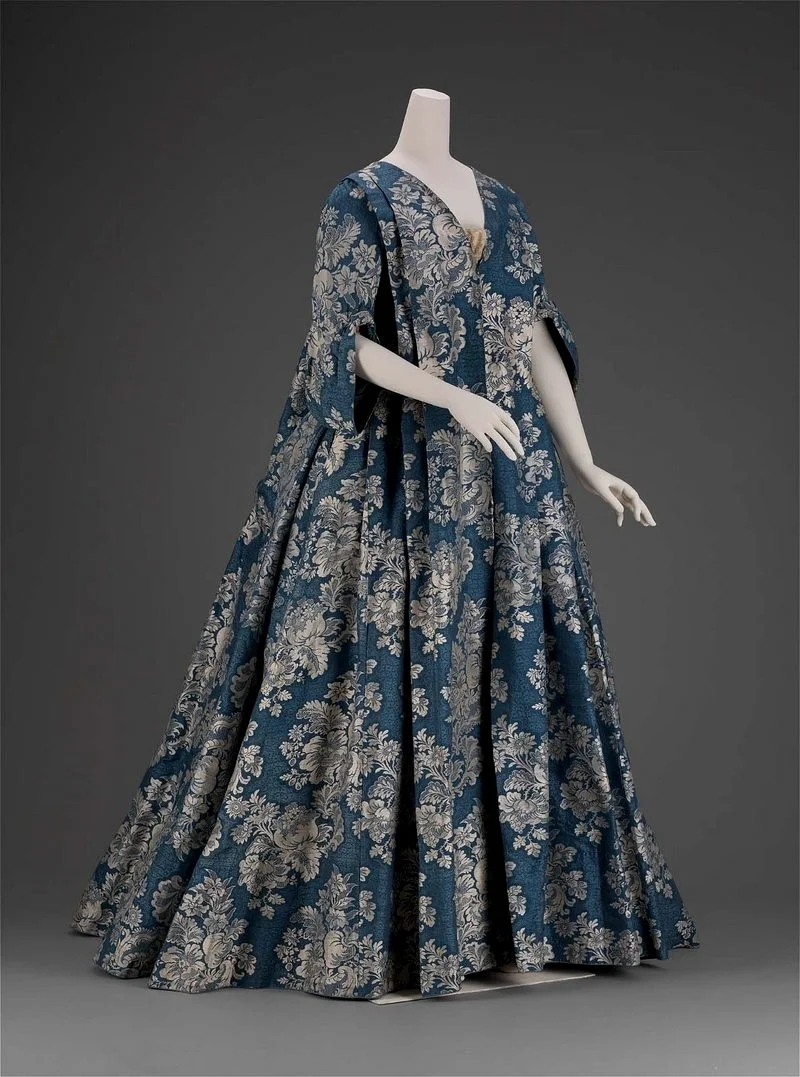 Robe Volante, c 1730 (MFA)