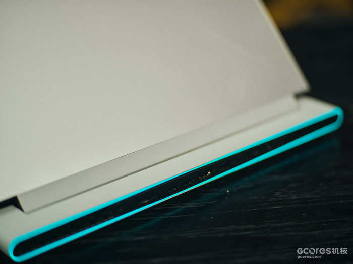 赛博老白首支单曲发布!外星人X16上手体验 赛博老白首支单曲发布!外星人X16上手体验