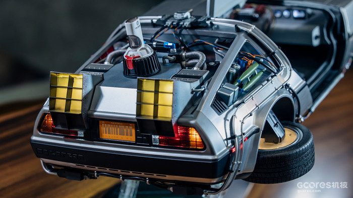 最经典的时光机归来,超大的1:6载具!HotToys《回到未来2》德罗宁时光车 最经典的时光机归来,超大的1:6载具!HotToys《回到未来2》德罗宁时光车