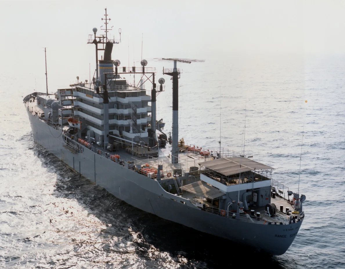 1989年为试射三叉戟2潜射弹道导弹提供保障的T-AGM-22，舰艇前部标志性的4部雷达天线已被替换