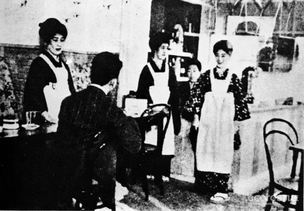 女仆如何从19世纪的家政服务人员变成“二次元至宝”? 女仆如何从19世纪的家政服务人员变成“二次元至宝”?