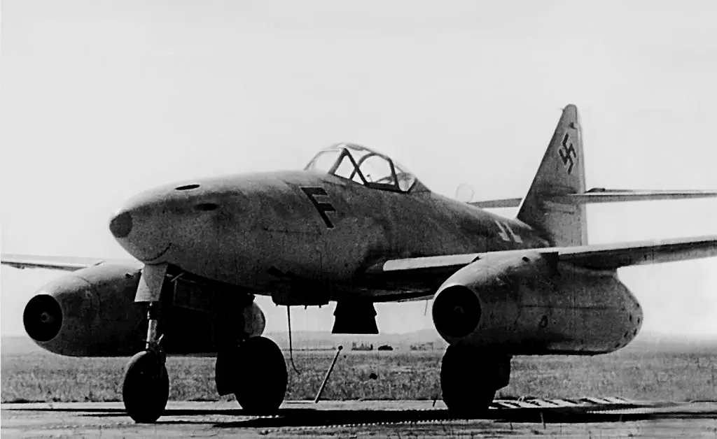 Me-262战斗机曾多次用来拦截盟军轰炸机或是和战斗机交战