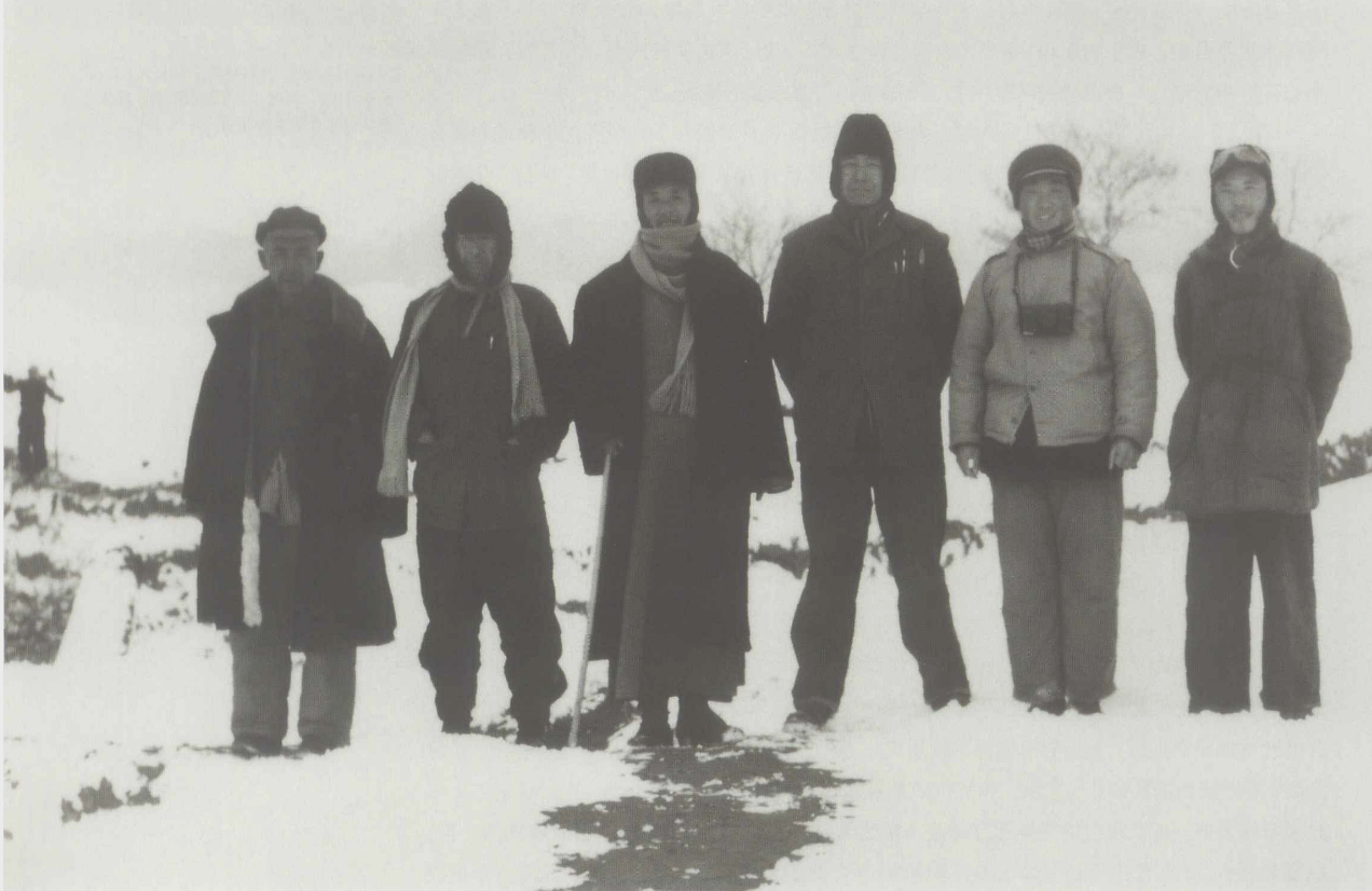 辉县发掘时部分成员在冰天雪地的合影（右起：石兴邦、赵铨、苏秉琦、白万玉、魏善臣）