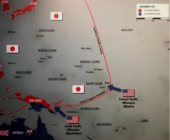 循序渐进，蚕食南洋的蛙跳战术（Island hopping）是麦克阿瑟为日本量身定做的战略，通过一个个的太平洋小岛，切断日本的航运通道，将日本的生存空间压缩在本岛上，迫使日本屡次决策失误，不断进行战略冒险