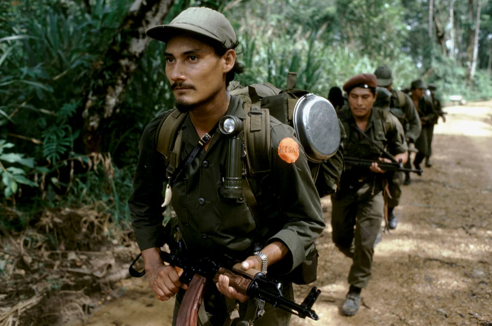美国资助的尼加拉瓜右翼势力，这些武装人员身穿着美产的ALICE装具和背包