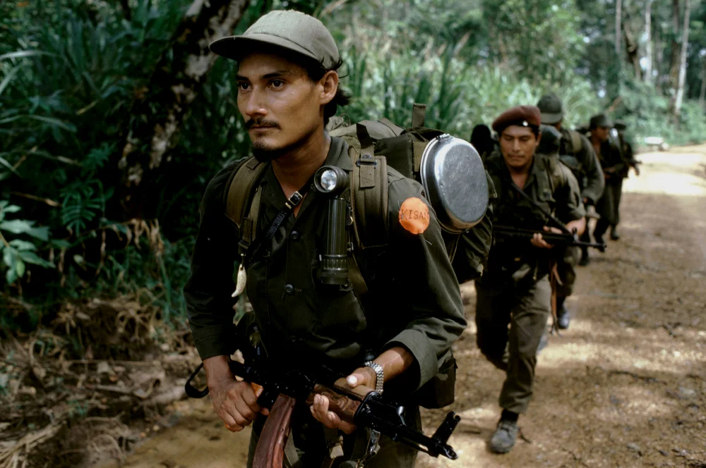 美国资助的尼加拉瓜右翼势力，这些武装人员身穿着美产的ALICE装具和背包