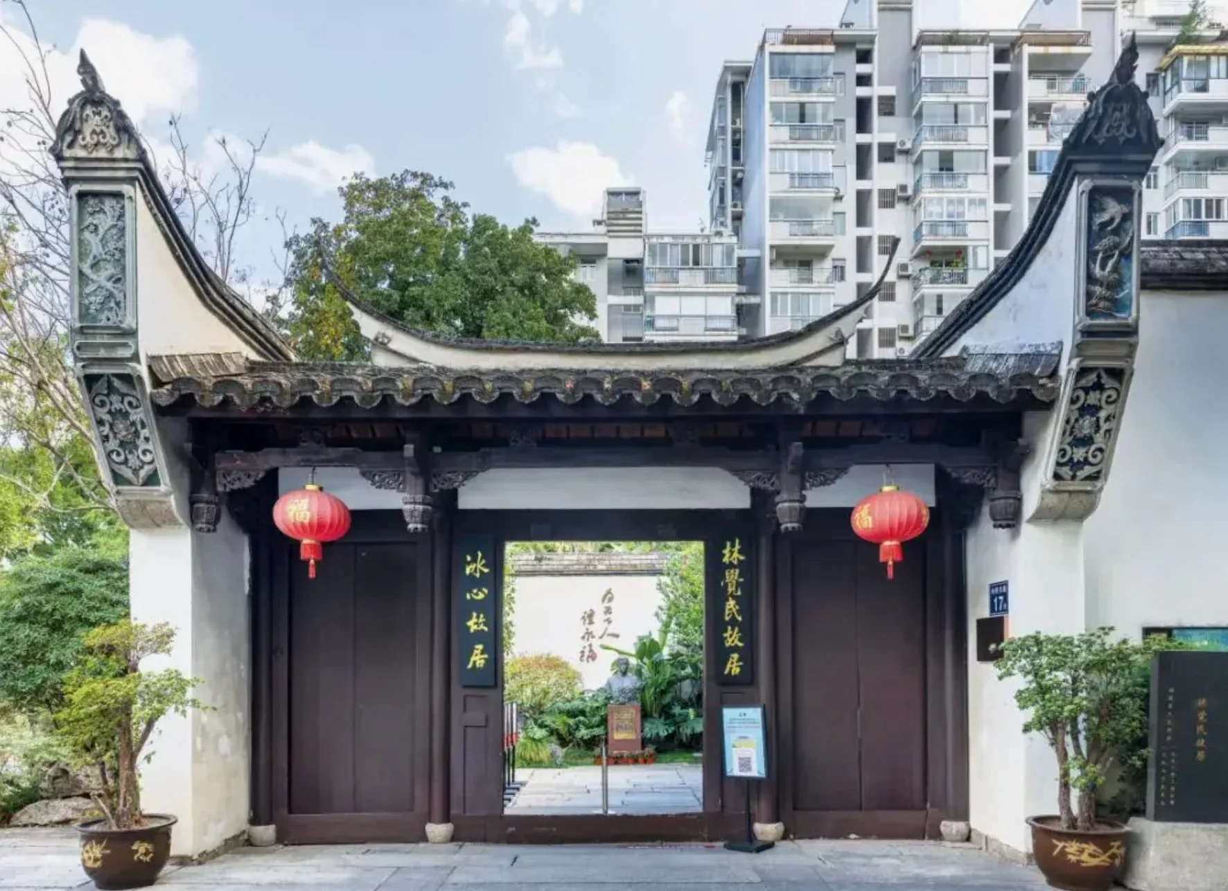 林觉民旧居，一共住了7房族人，后来转卖给谢家，即谢冰心的家族，冰心本人在这里度过了一段少年时光。顺带一提，林觉民的堂兄林长民是冰心的姑父，林长民有一个女儿，叫林徽因。