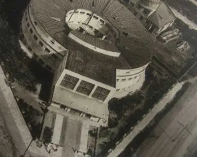 实际建成的缩略版圆形班尼亚