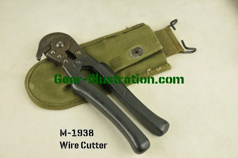 M-1938 剪线钳配的装具也是通过双钩挂载
