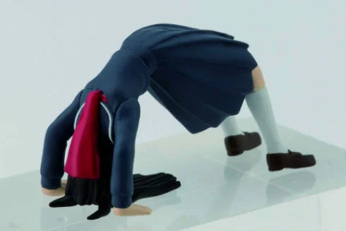 下腰时衣服挡住脸