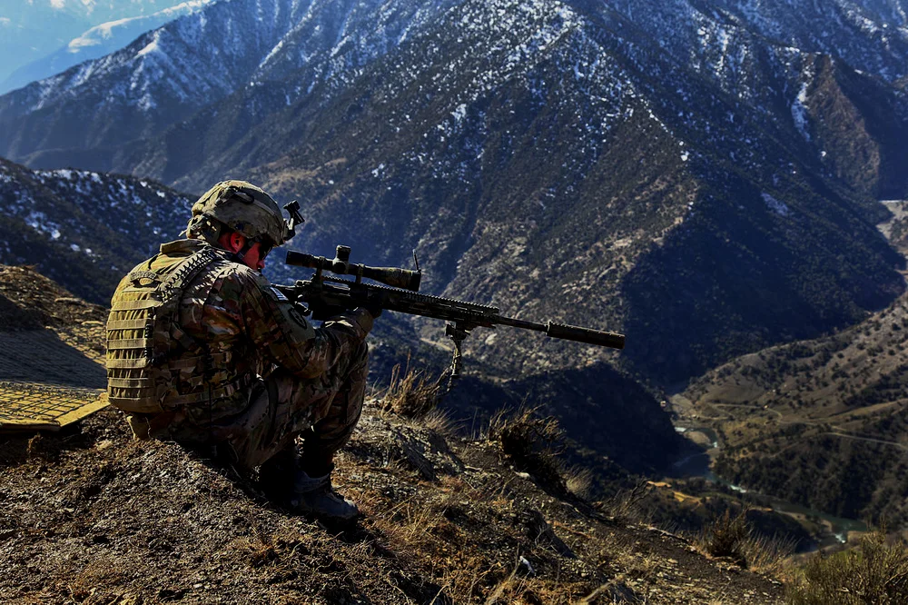 阿富汗战场上使用XM2010的美军士兵(2010年)