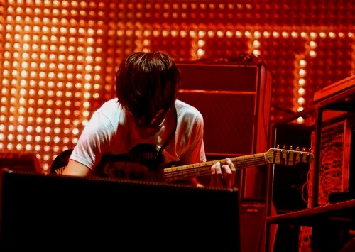 Jonny 和这把琴，2012年与 Radiohead 的演出。[3]