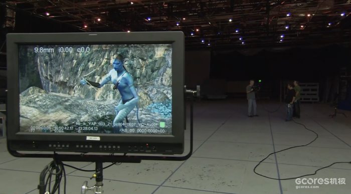 卡梅隆通过全新研发的虚拟摄影机，在演员离开后重新“拍摄”生成的虚拟影像，这一过程长达一年