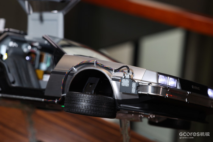 最经典的时光机归来,超大的1:6载具!HotToys《回到未来2》德罗宁时光车 最经典的时光机归来,超大的1:6载具!HotToys《回到未来2》德罗宁时光车