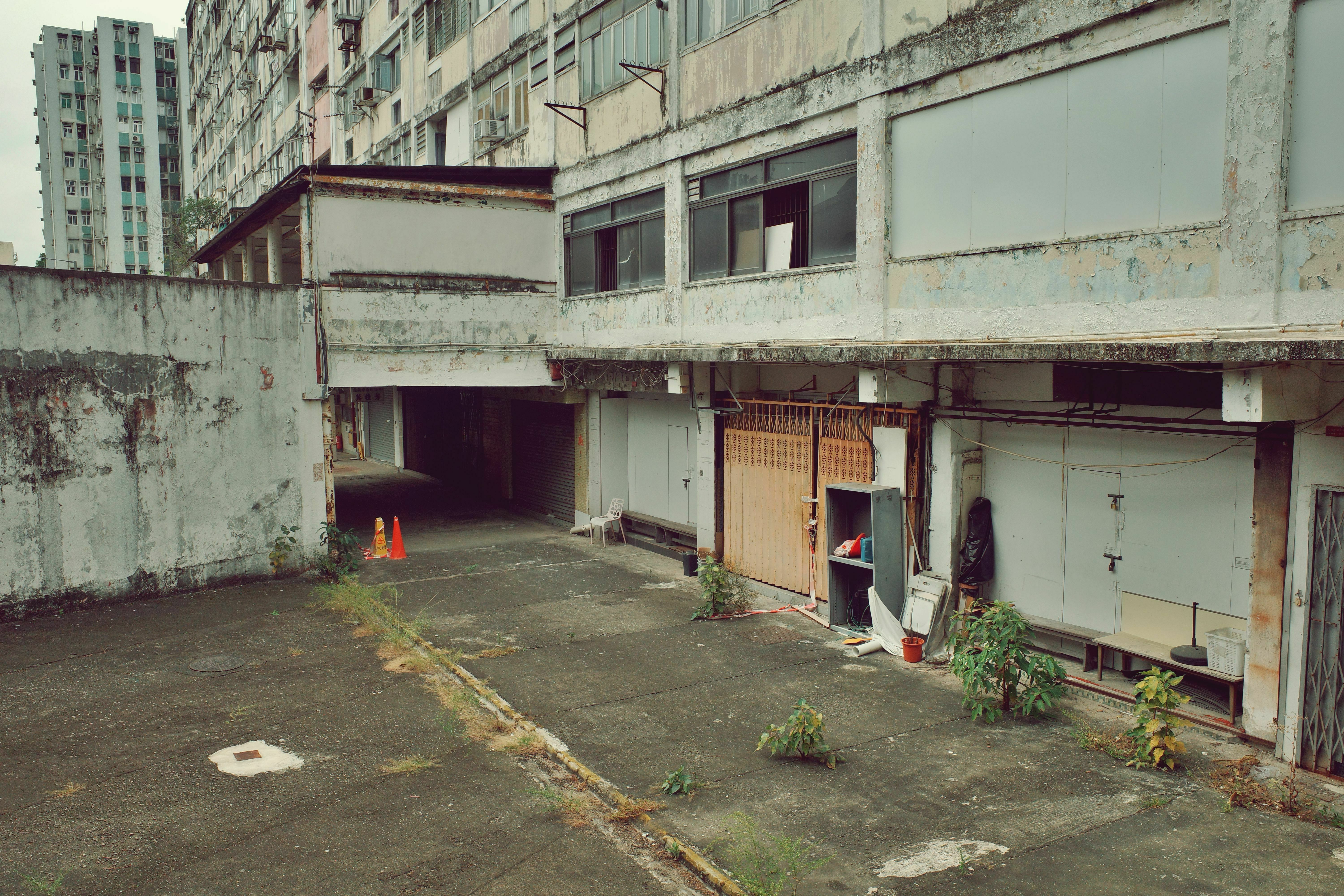 “反正香港也一个借来的地方，easy come，easy go，所以千万不要和自己的时间客气。”