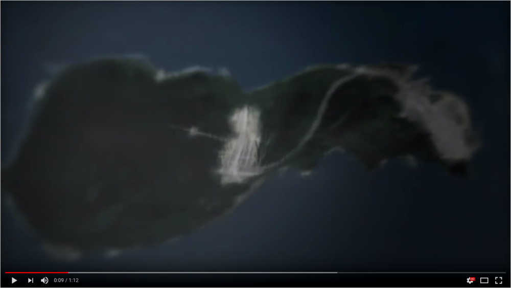 阶梯岛全貌，来自文库宣传视频的截图，清晰度实在是抱歉。但是依旧可以看出阶梯岛主要的两条街滨海路和学校路。