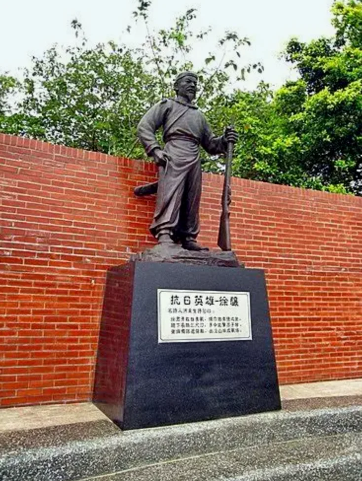 徐骧在台湾的雕塑。据说他个子不高，但是非常勇悍，同时还是一名知识分子。