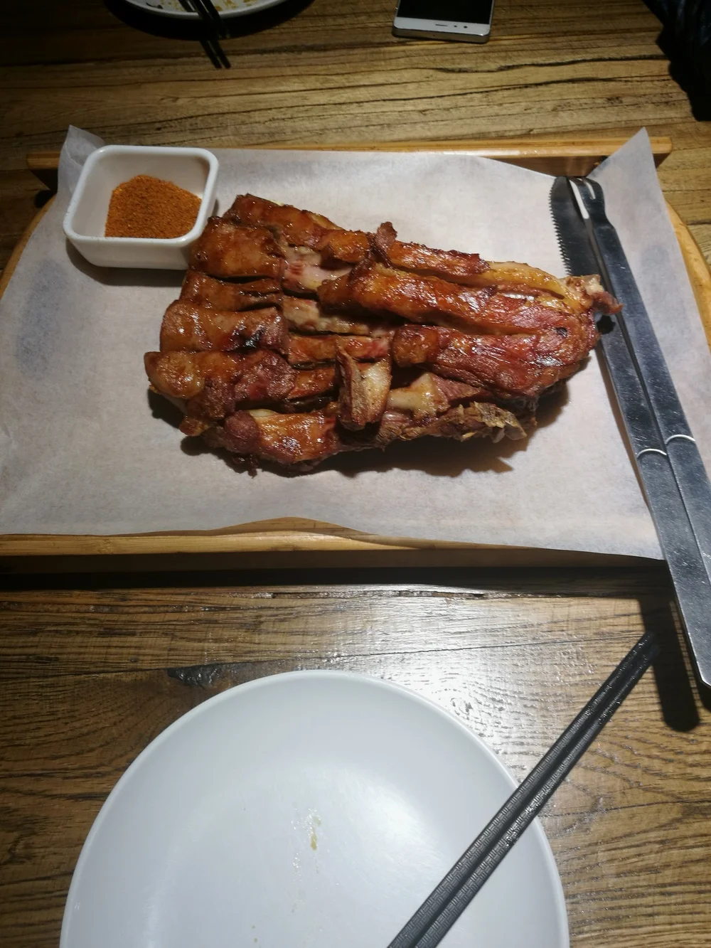 蒙牧的装潢比较暗，但是真吃起来没谁在乎