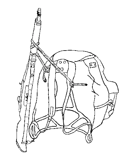 背包自带一条专用的步枪束带，配合背带上的钩子和背架顶部的圆洞使用