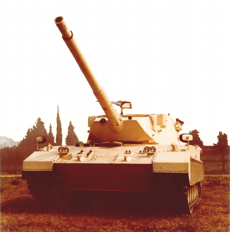 OF40 MK1坦克正面照片，可以看出它和獅式坦克幾乎沒有差別。