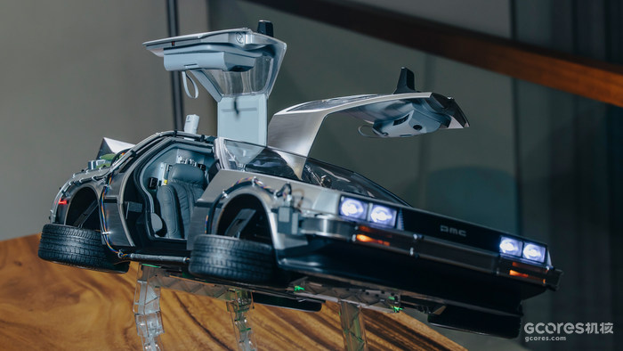 最经典的时光机归来,超大的1:6载具!HotToys《回到未来2》德罗宁时光车 最经典的时光机归来,超大的1:6载具!HotToys《回到未来2》德罗宁时光车