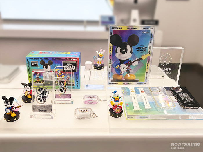 52TOYS “迪士尼米奇”主题区落户全国近4000家 Apple 授权专营店,推出专“鼠”新品 52TOYS “迪士尼米奇”主题区落户全国近4000家 Apple 授权专营店,推出专“鼠”新品