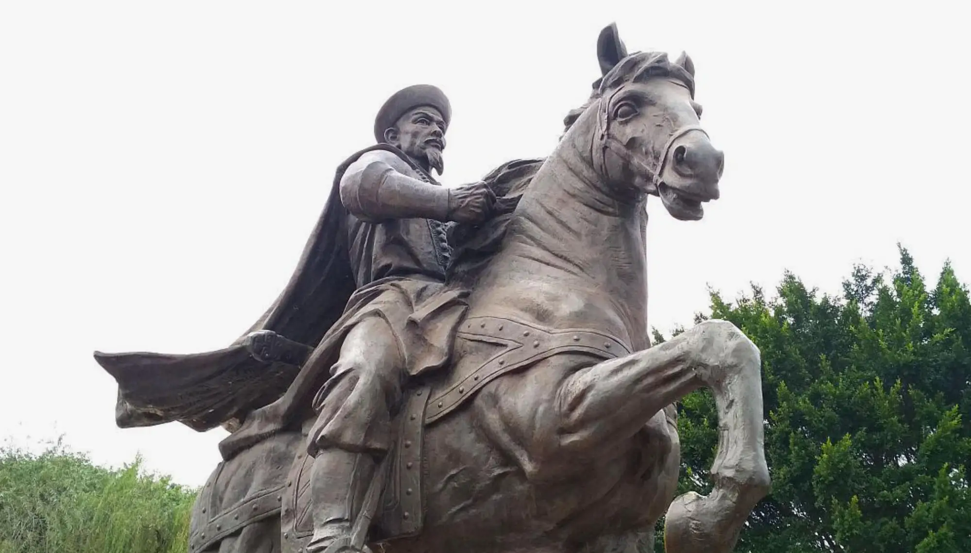 刘永福塑像。他在中法战争中的功绩无可辩驳，实打实民族英雄，可是后来在台湾...你接着往后看吧。