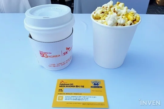 SK电信摊位为POKEMON GO玩家提供团购券和零食