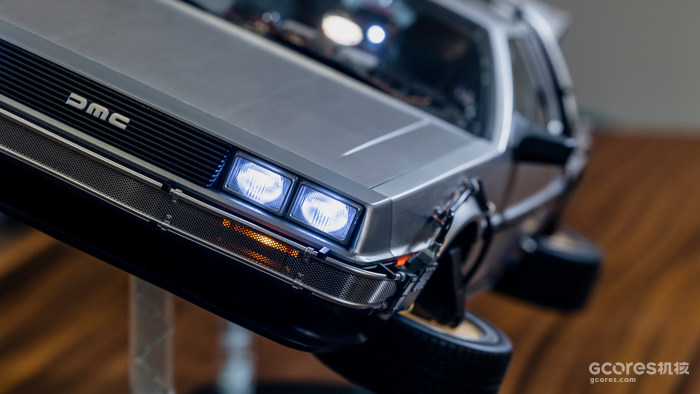 最经典的时光机归来,超大的1:6载具!HotToys《回到未来2》德罗宁时光车 最经典的时光机归来,超大的1:6载具!HotToys《回到未来2》德罗宁时光车