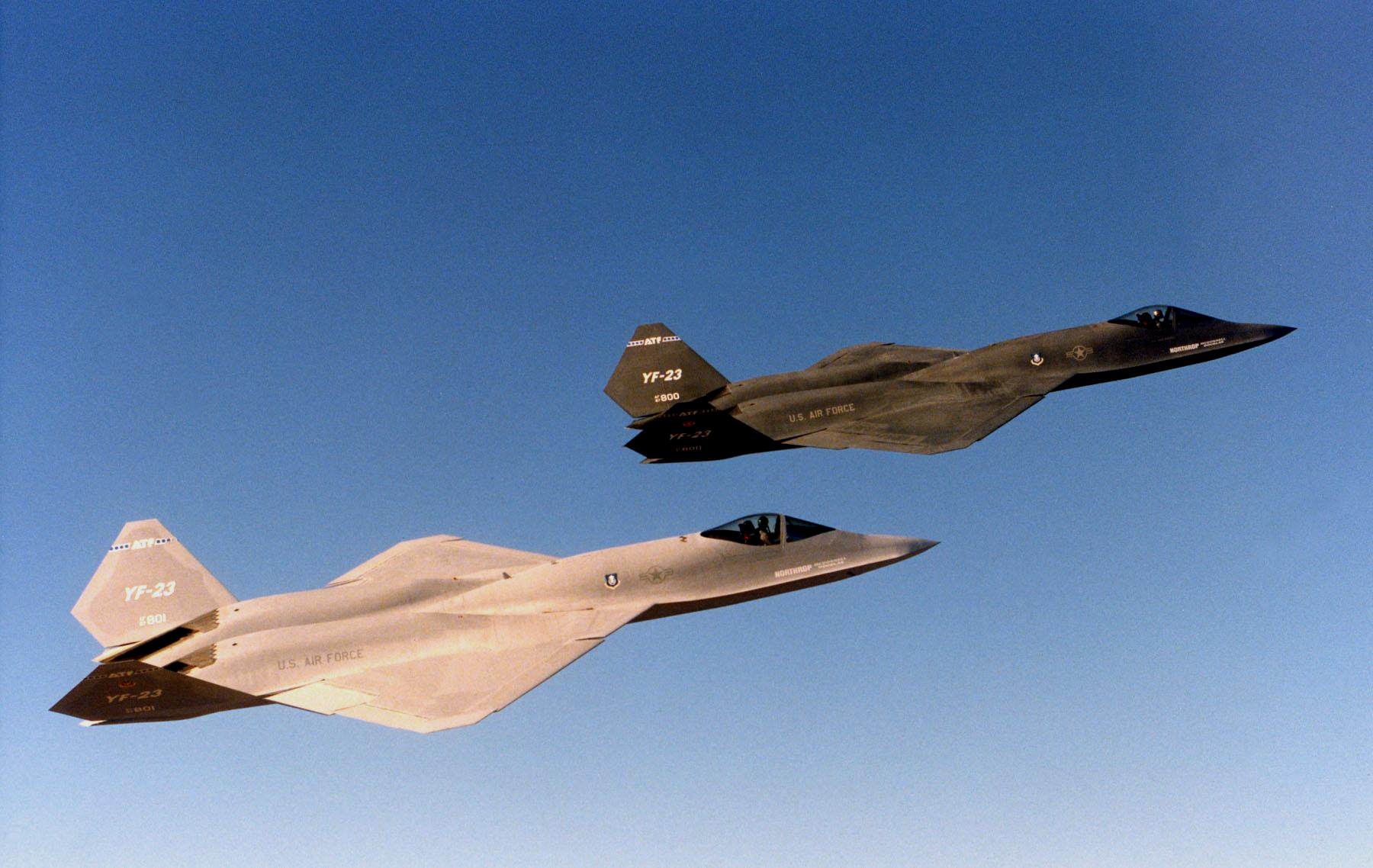 两架YF-23仅在1990年11月29日进行了唯一一次编队飞行。诺斯罗普为此特地安排了编队照相科目。