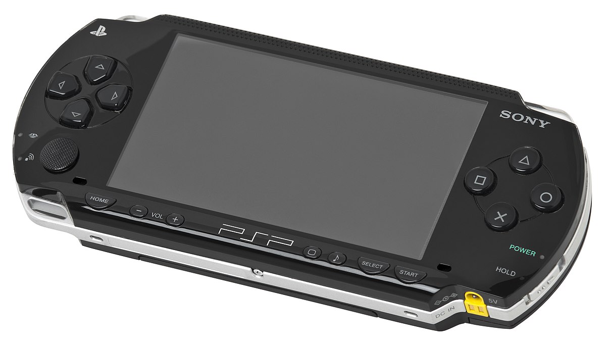 PSP雖然那時候也被破解了，但是至少還有玩UMD的人群，而且日本對遊戲機破解的限制非常嚴格，總體還是比PC環境好很多