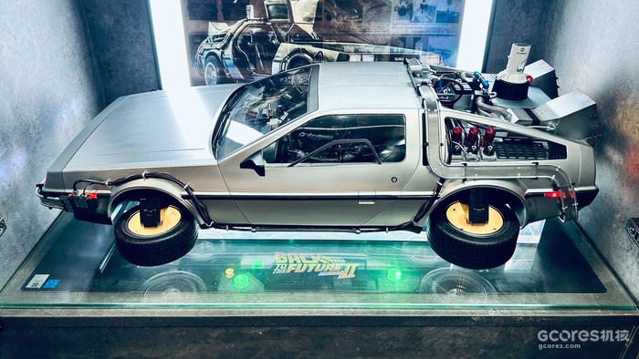 最经典的时光机归来,超大的1:6载具!HotToys《回到未来2》德罗宁时光车 最经典的时光机归来,超大的1:6载具!HotToys《回到未来2》德罗宁时光车