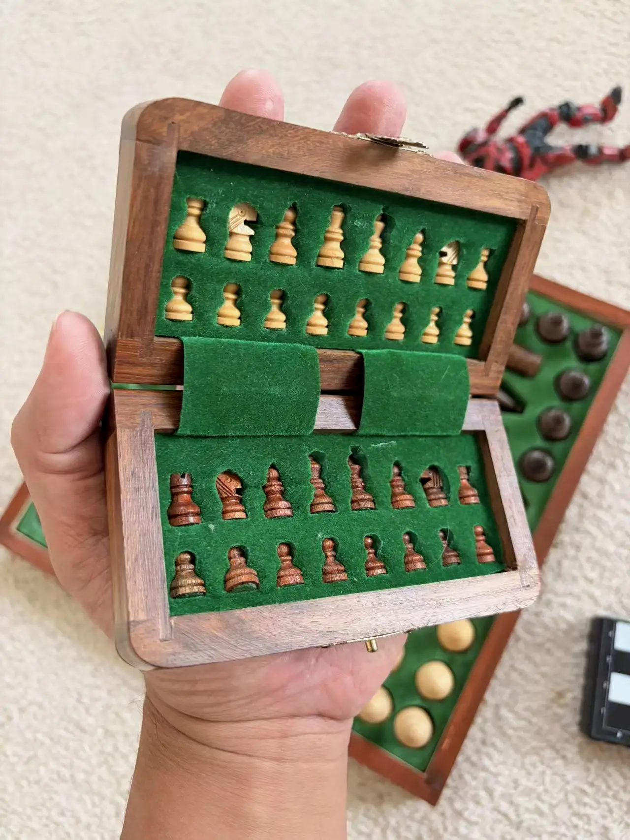 更直观一点，棋盘比手小