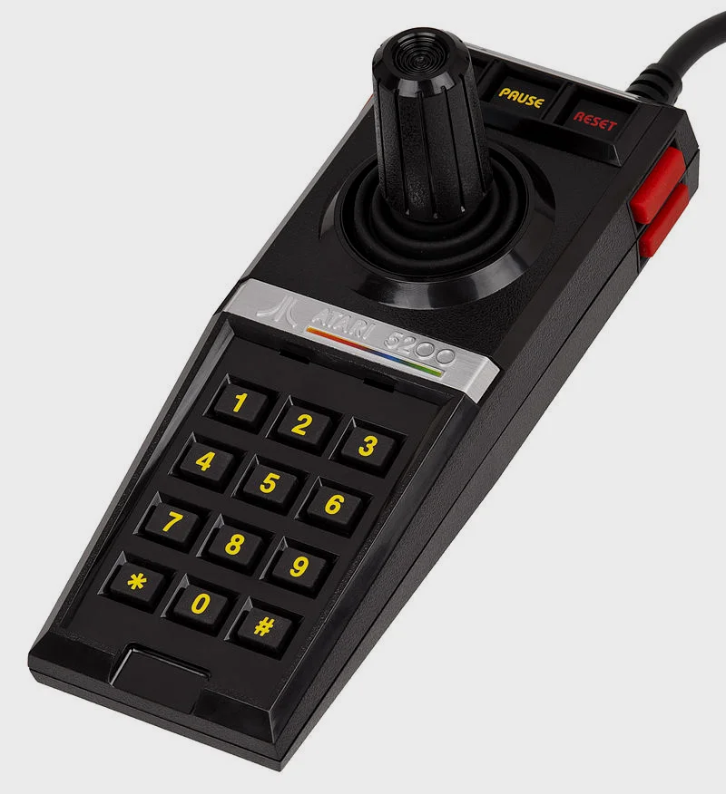 雅达利5200的游戏控制器仿佛是带摇杆的“智视”主机控制器