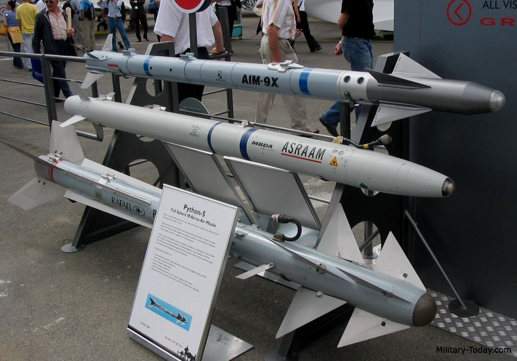 最终AIM-9X、AIM-132这些北约典型的第四代格斗弹实际大批量服役时间都要等21世纪初。