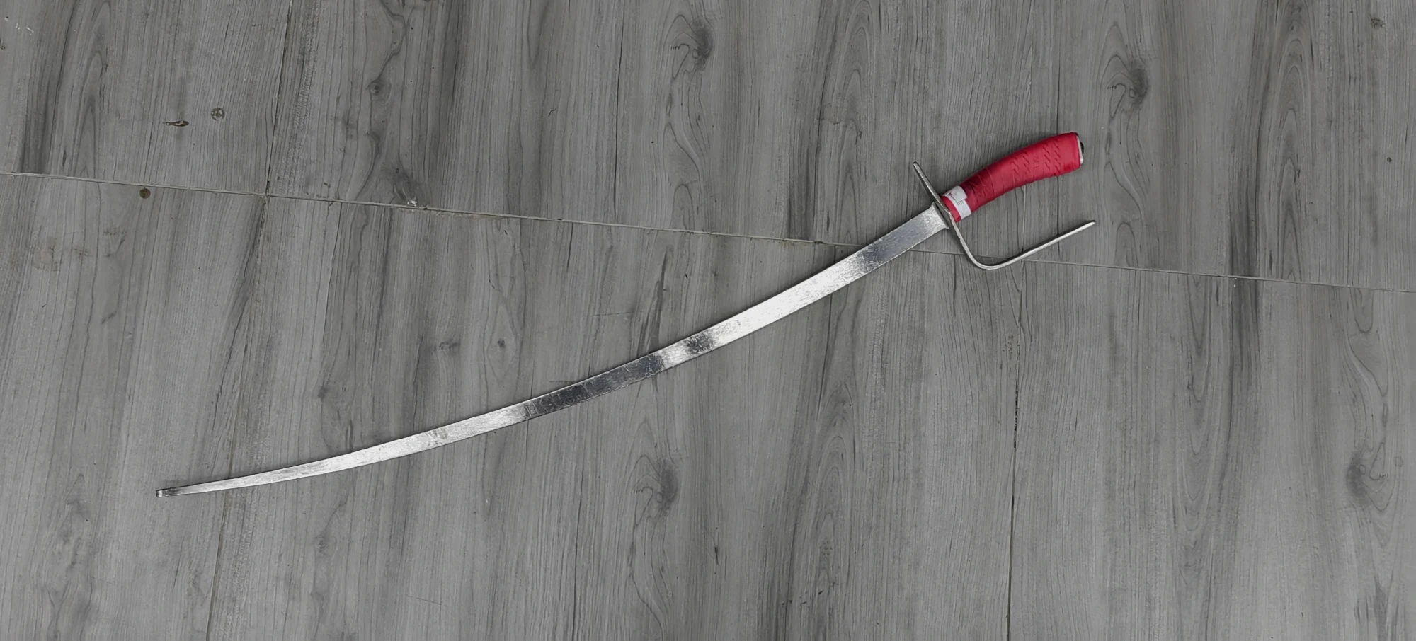 国产的妖妖波兰军刀，比较容易在国内买到的对练波刀